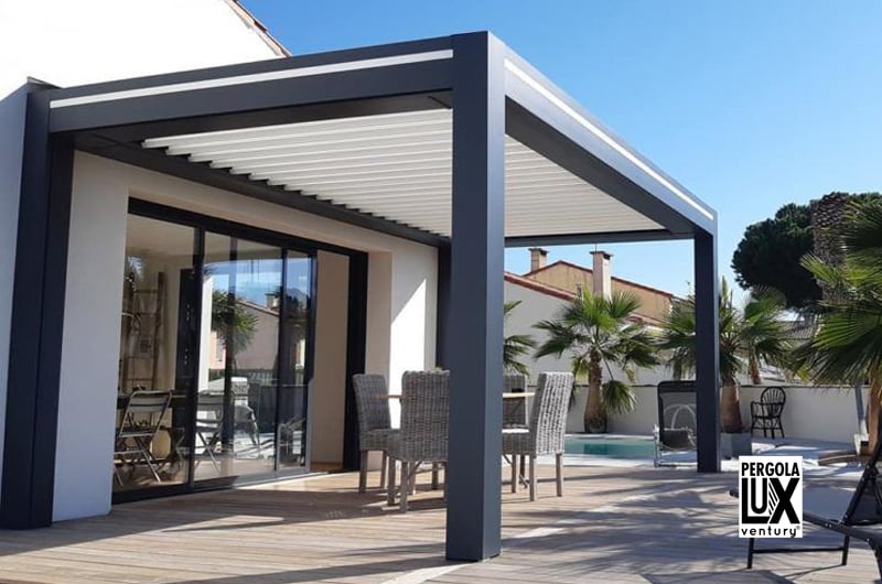 pergola bioclimatique adossée avec Solyenergie en Charente-maritime et Deux-Sèvres
